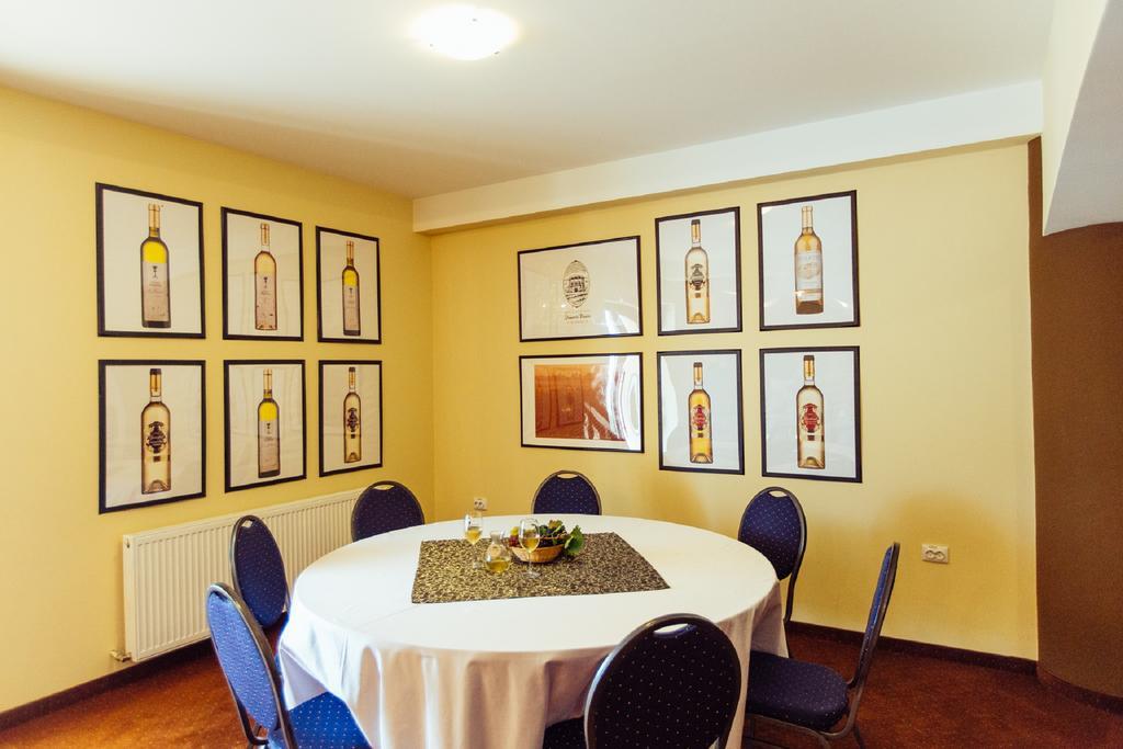 Hotel Casa Domeniile Vinului à Aiud Extérieur photo